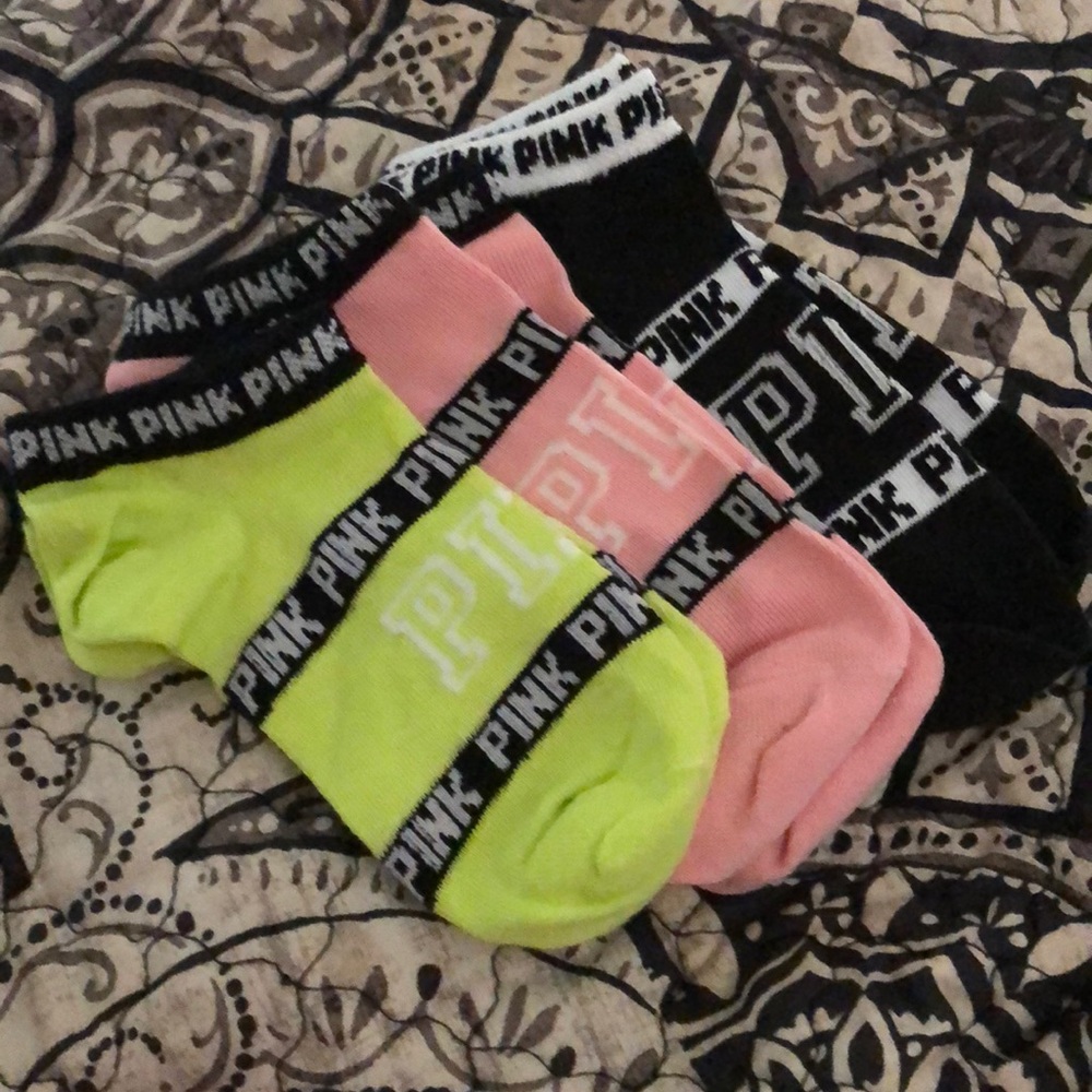 VS PINK SOCKS
